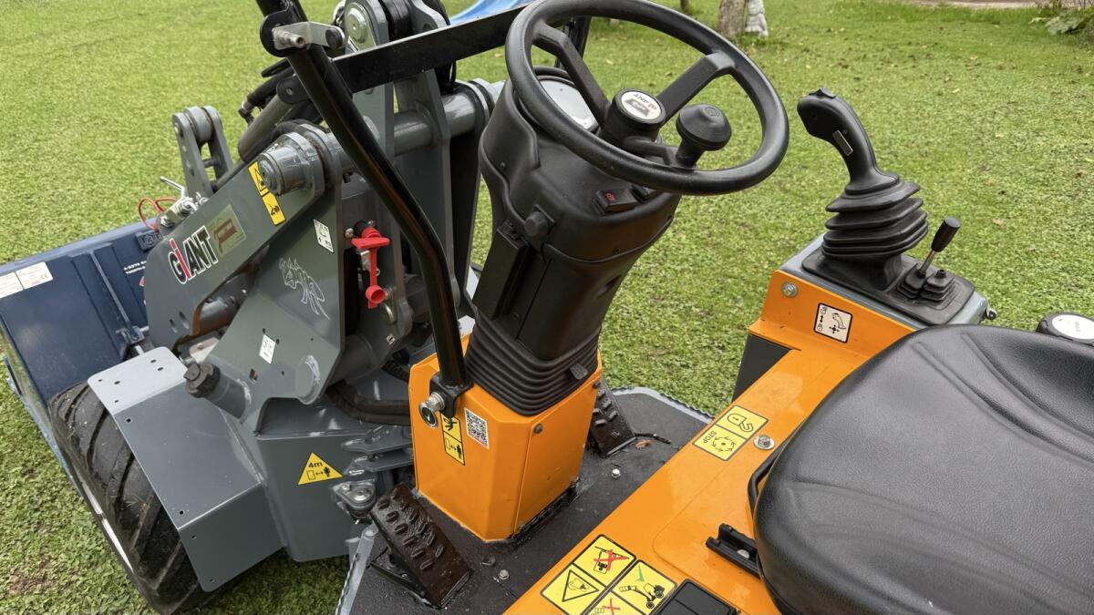 Giant 1200 Kompaktradlader 3