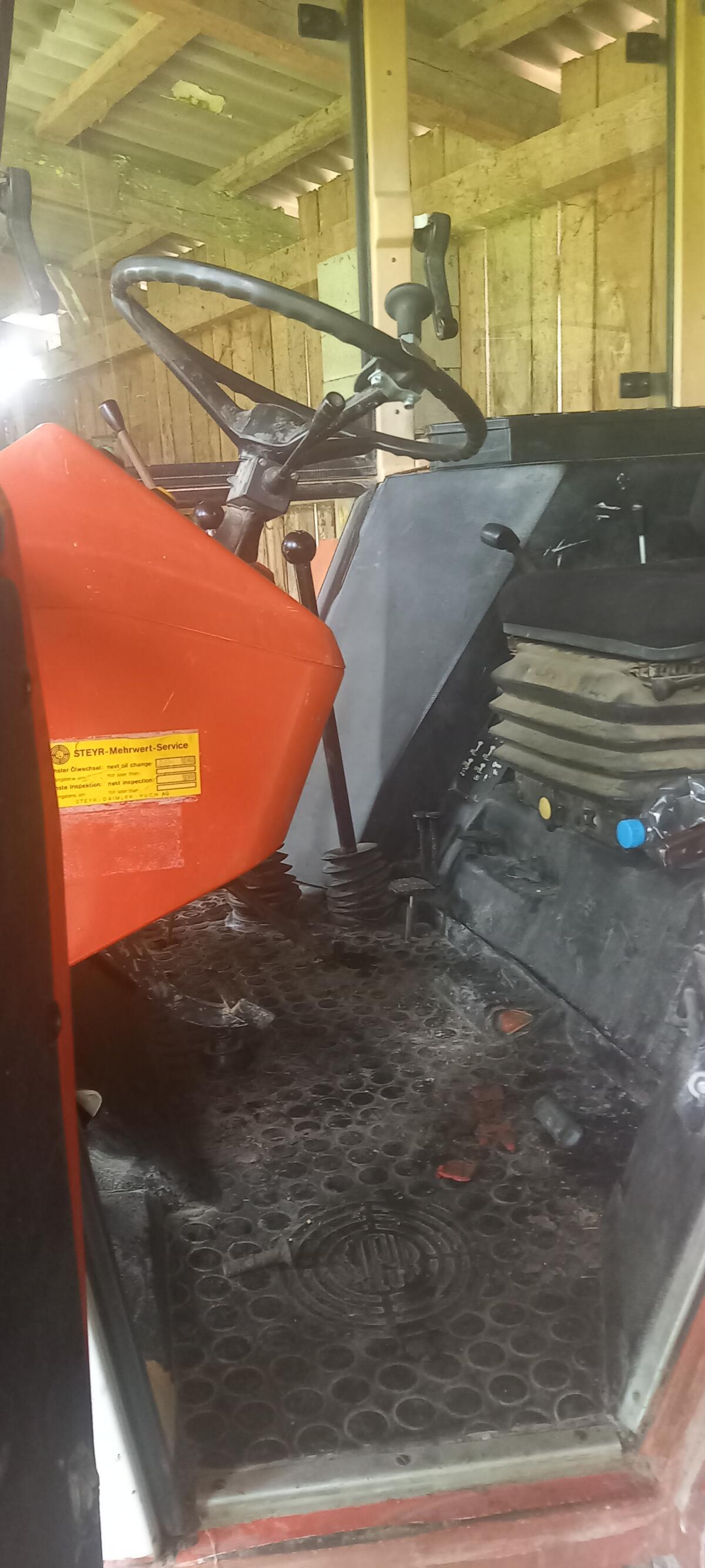Steyr 8100 Allrad 4.000 Bstd. 2