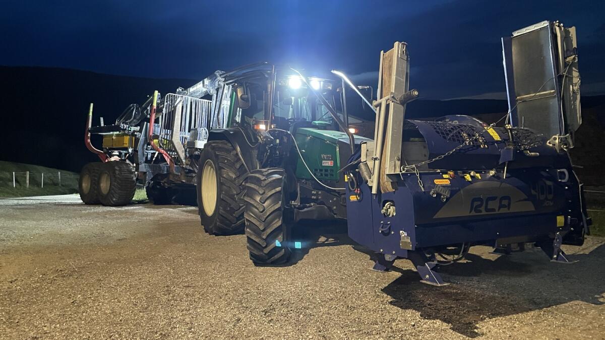 Lohnspalten, Brennholzerzeugung Tajfun RCA 400 JOY 3