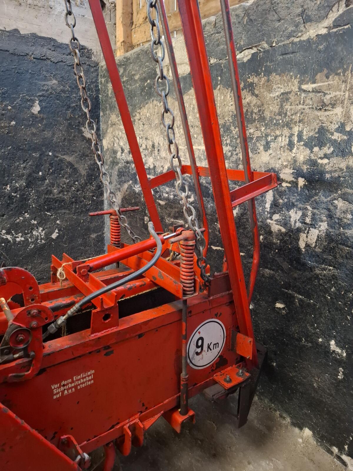 Quaderballenpresse KÖLA Rivale 2 mit Förderbrücke 3