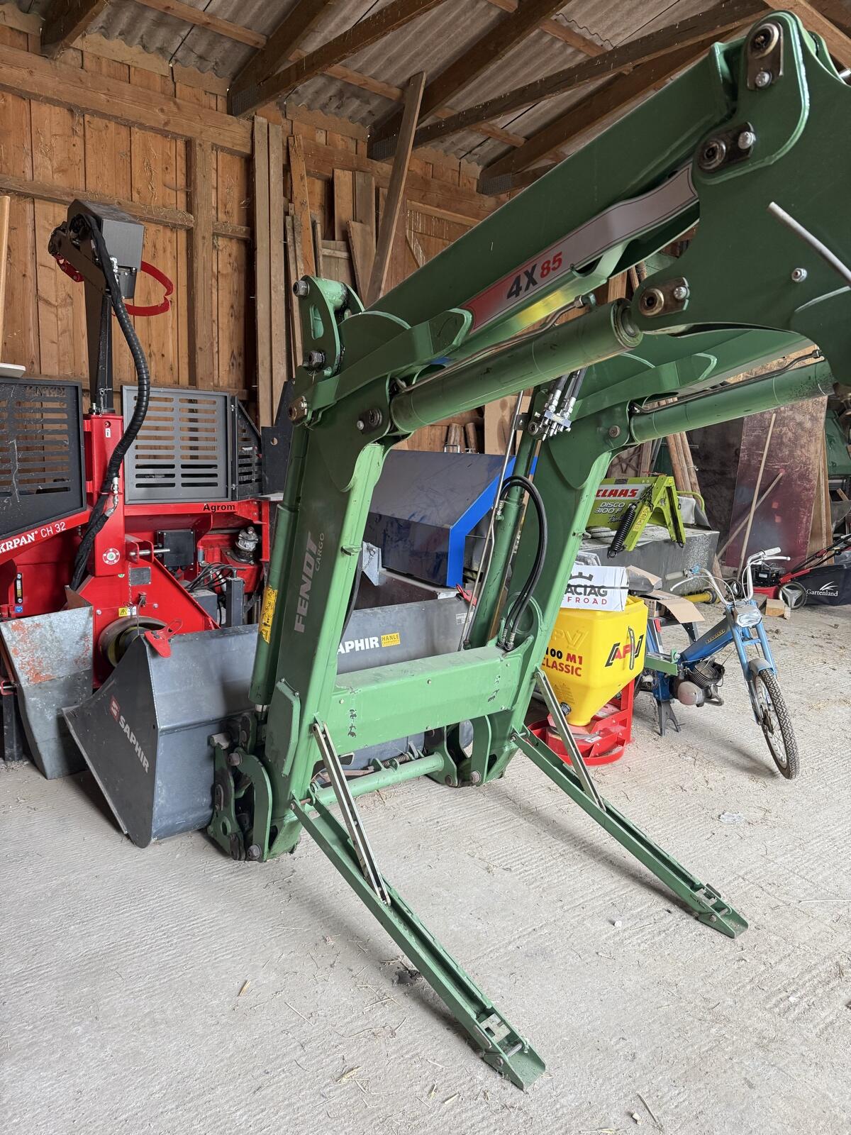 Fendt Cargo 4x85 Frontlader Schwinge 2