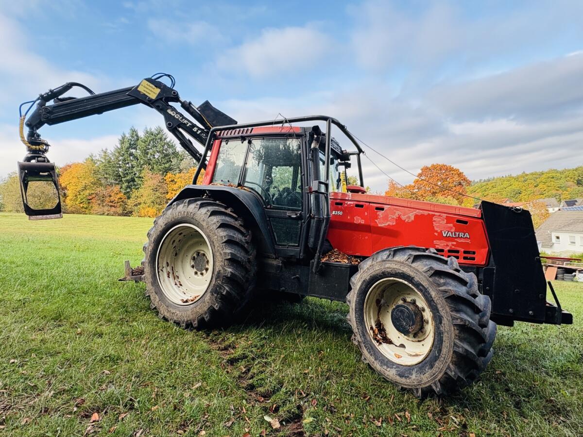 VALTRA 8350-4 LOF-Zugmaschine/Geräteträger 1