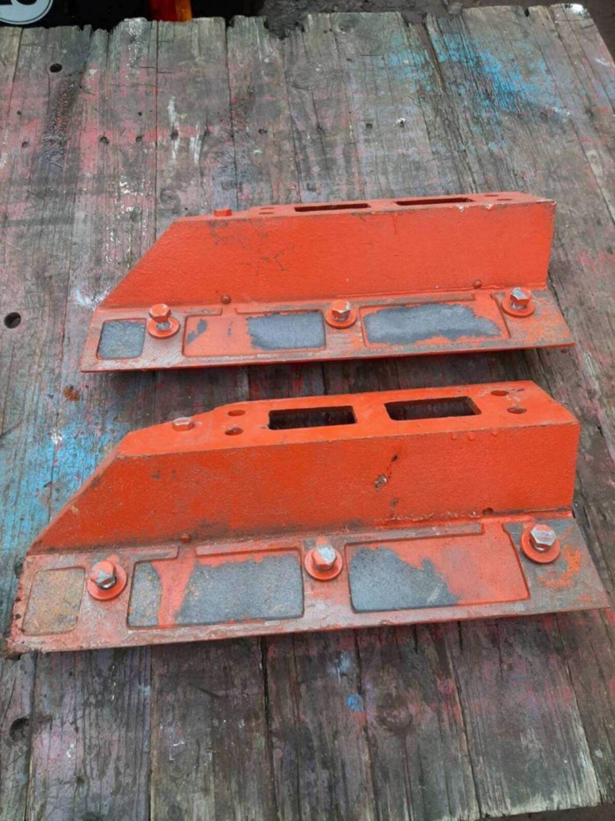 2 Messerhalter Köla Häcksler 2