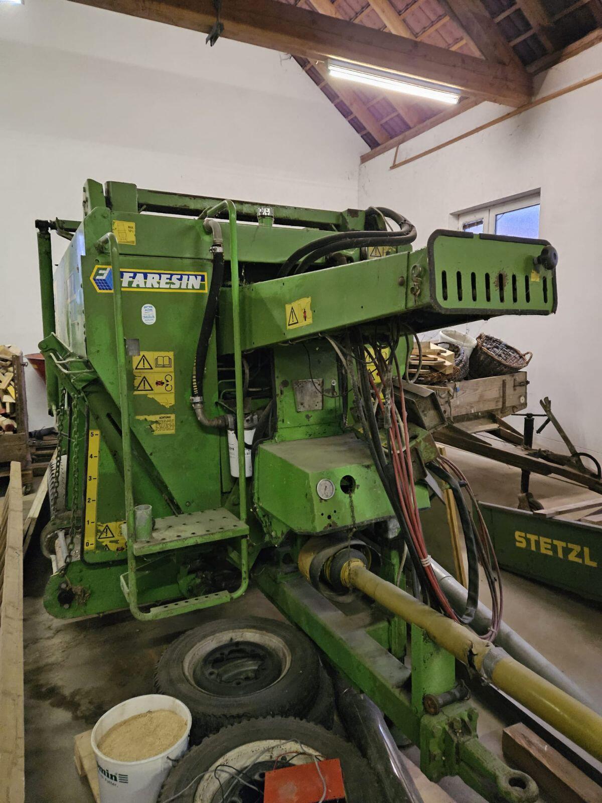 Balken Motormäher und Faresin Futtermischwagen TMR 500 3