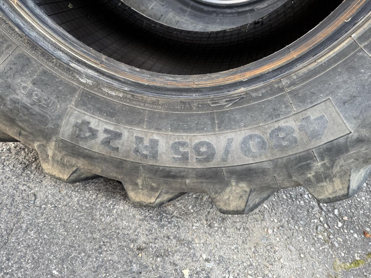 Michelin Multibib 480/65 R24 2 Stk. ohne Felgen 3