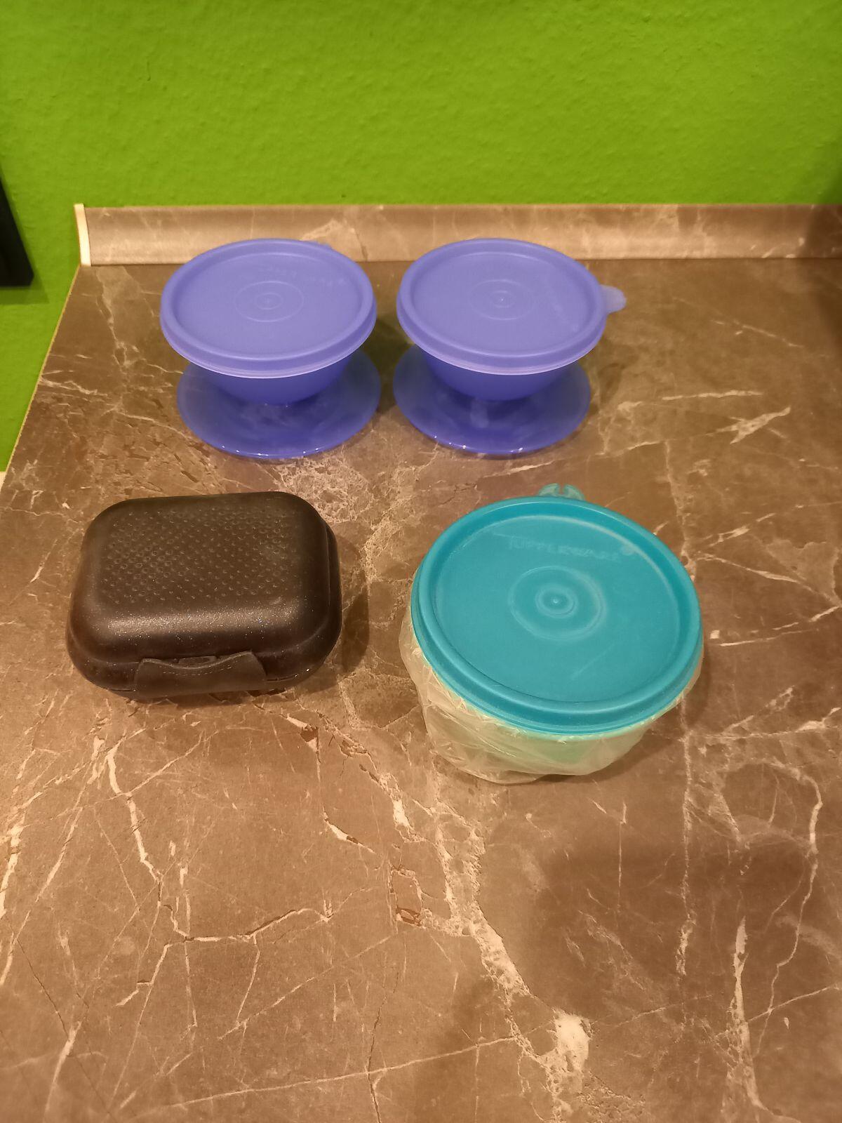 Verschiedene kleine Tupperware-Dosen 1