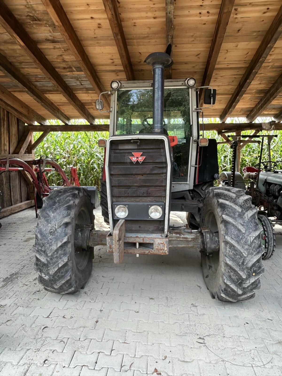Massey Ferguson Traktor 2430 3