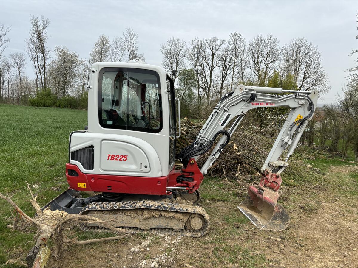 Minibagger mieten, Takeuchi TB225 1