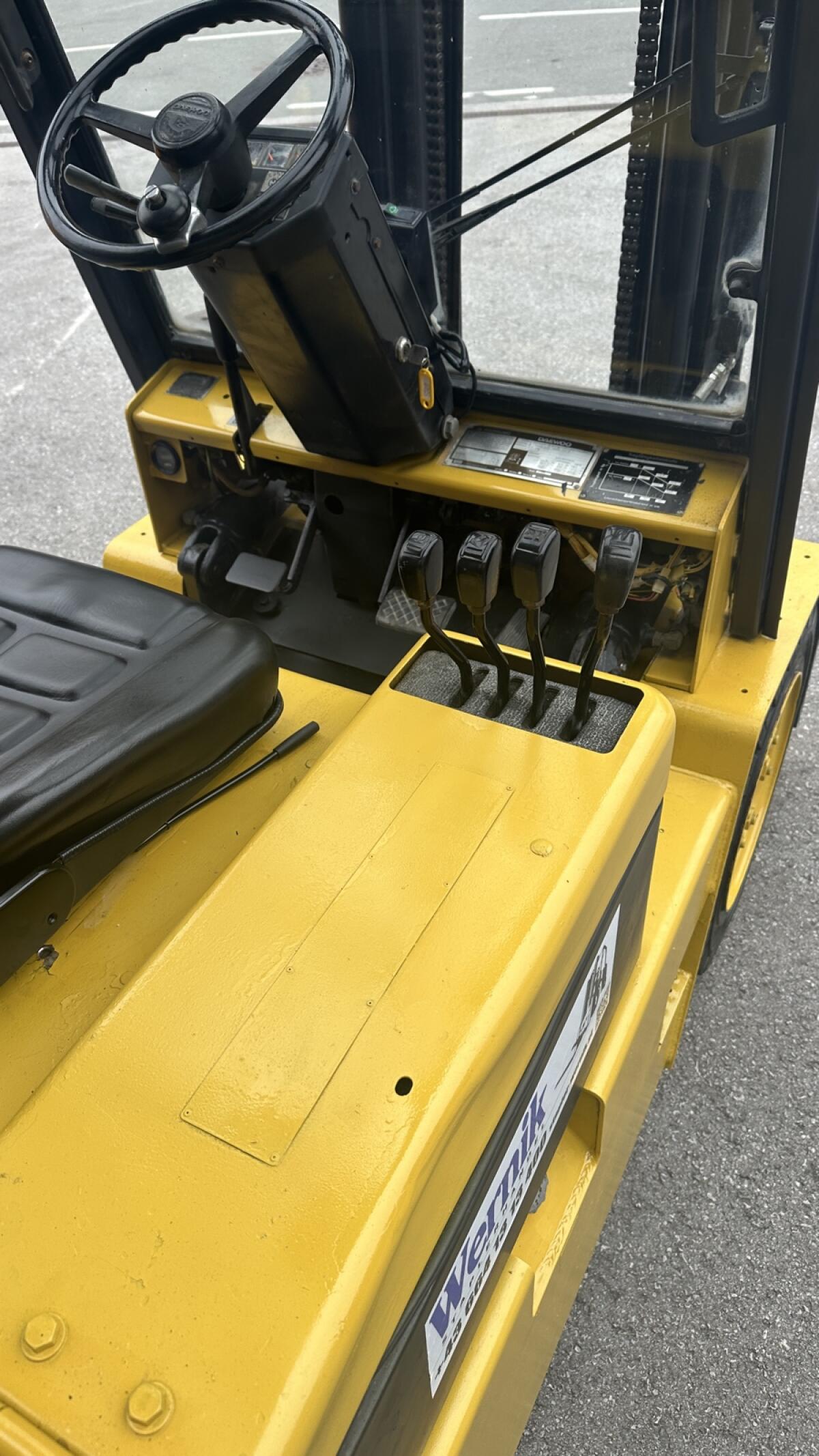 Daewoo Diesel-Frontstapler 2,5 t Tragkraft Freisichtmast 3