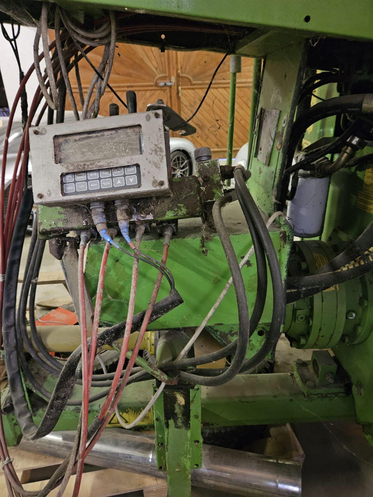 Balken Motormäher und Faresin Futtermischwagen TMR 500 2