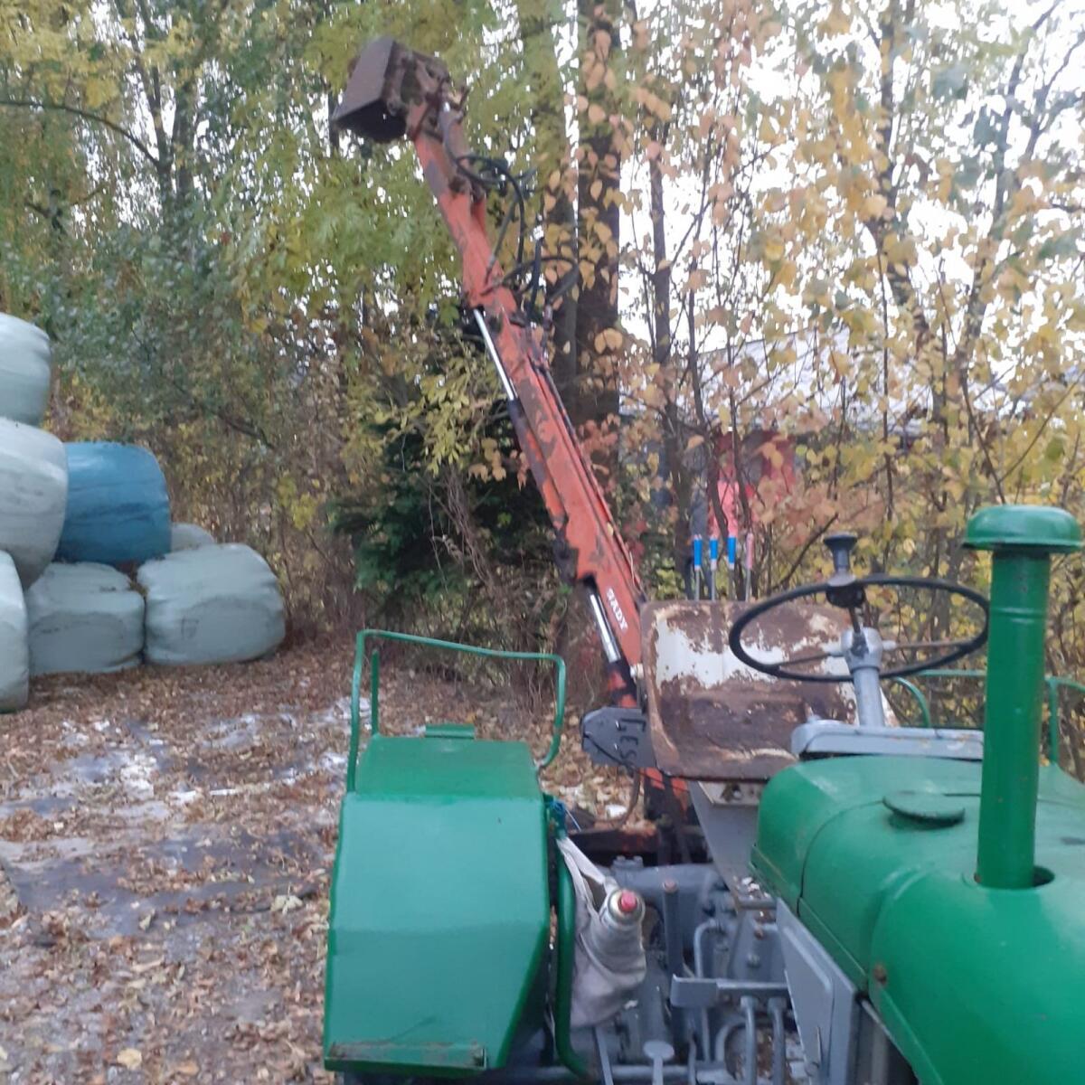 Steyr T80 mit Heckbagger 3