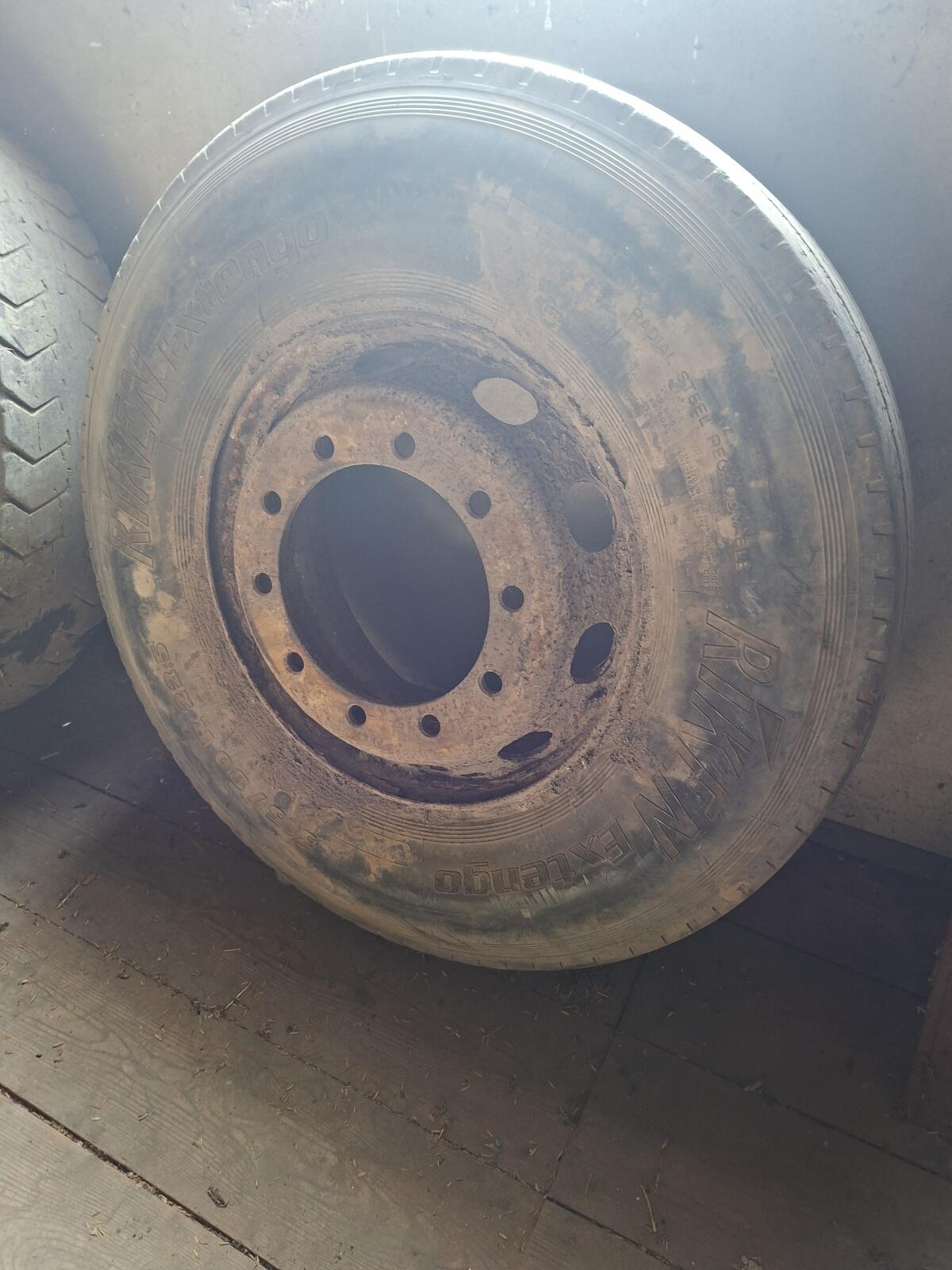 Anhängerreifen 315/80R22.5 auf Doppelreifenfelge 2
