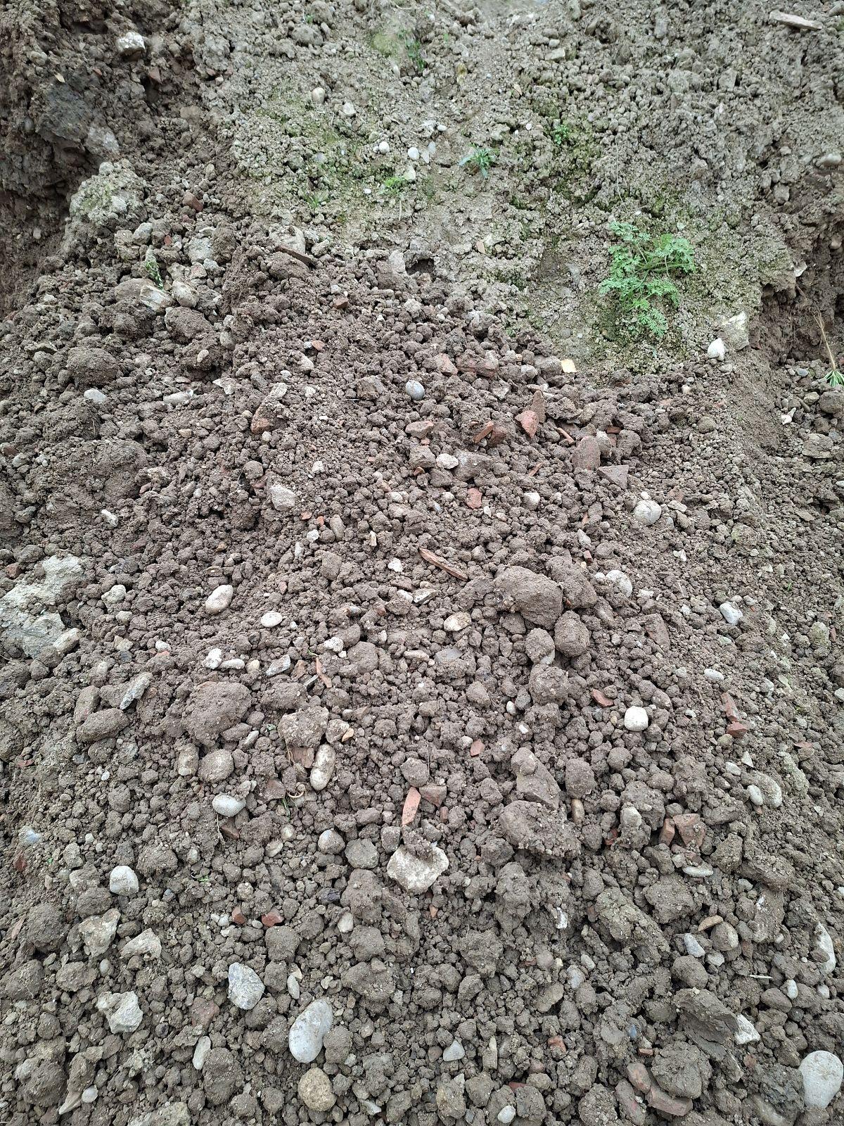 Erde mit Ziegeln 2