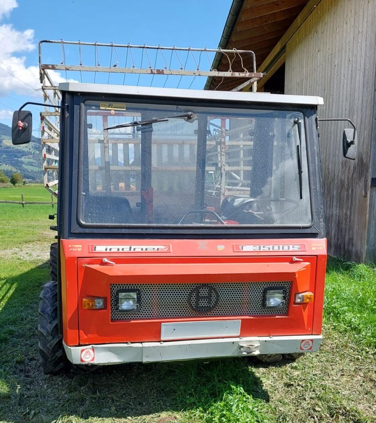Lindner Muli T 3500 S mit Ladewagen, Miststreuer, Güllefass 3