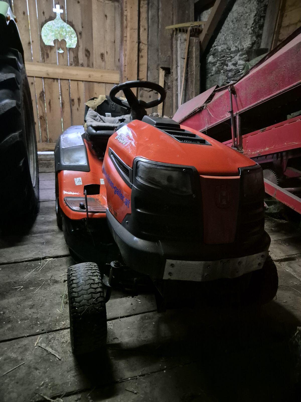 Husqvarna Rasentraktor CTH 126 1