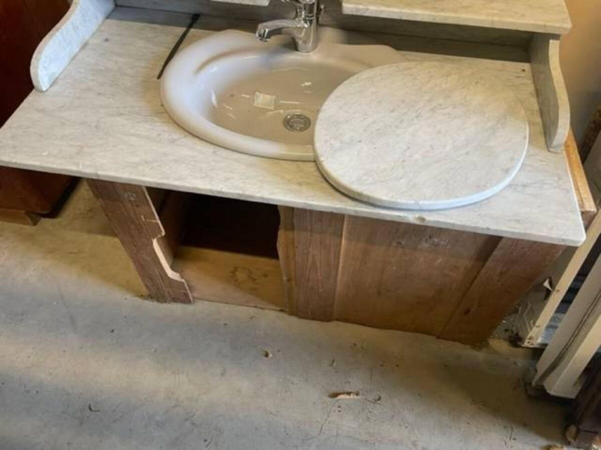 Alte Holzkästen, Waschtisch 2