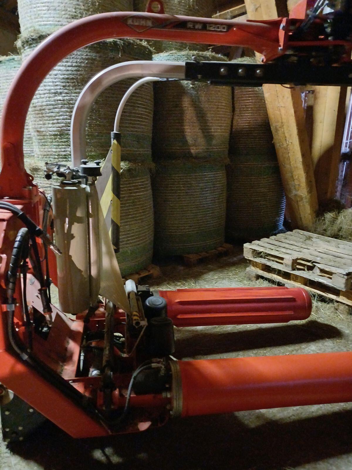 Kuhn 1200 C Ballenwickler 2
