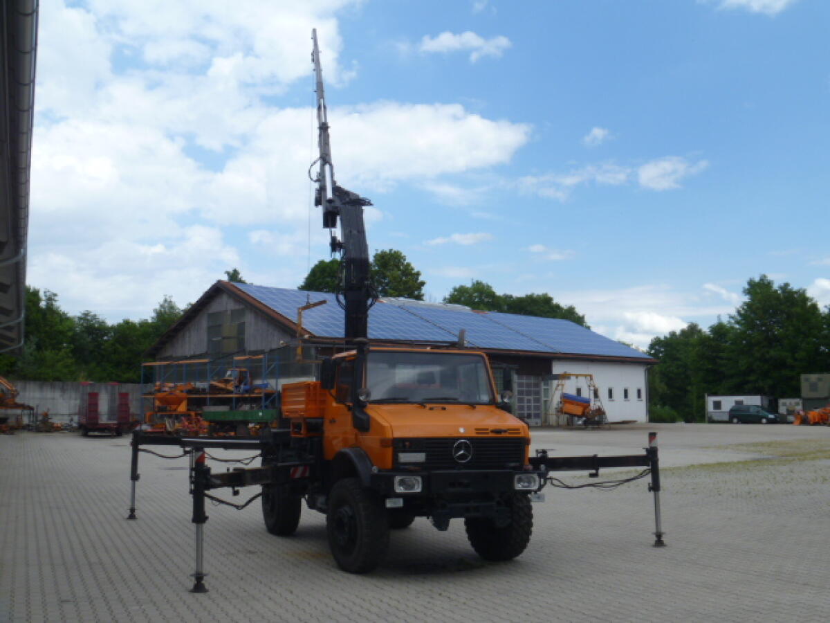 Unimog U1750 mit Kran 3