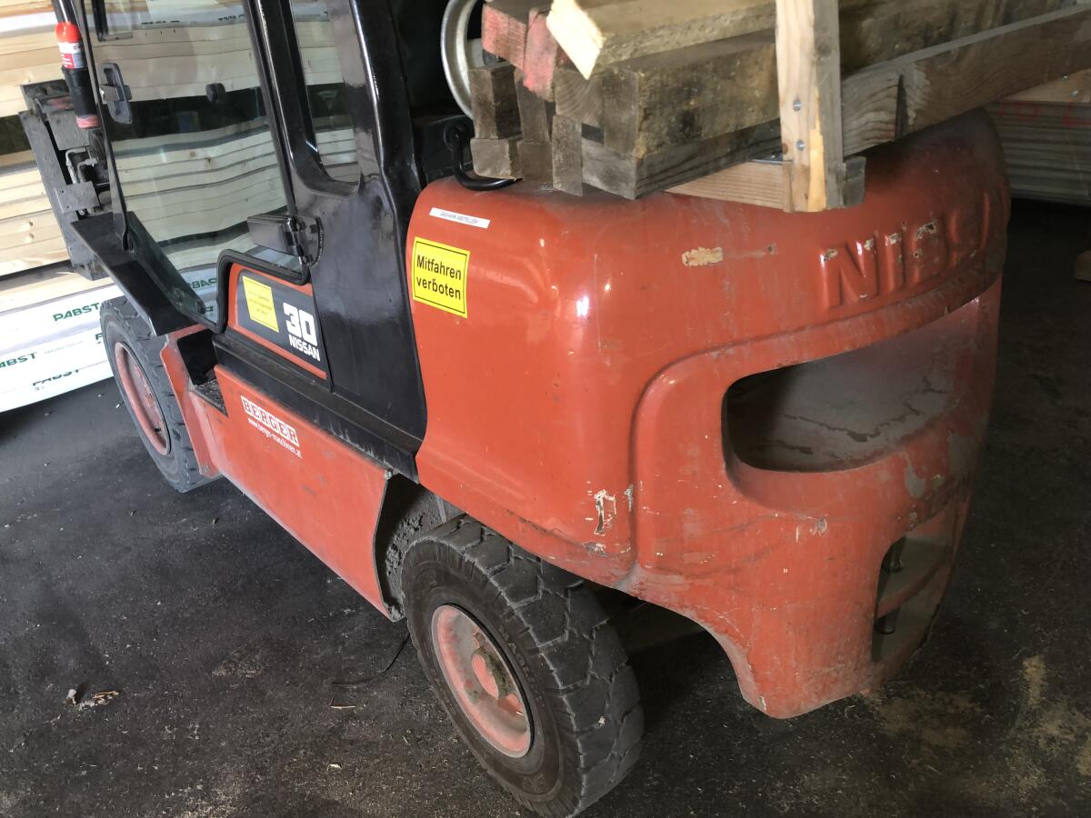 Nissan Gabelstapler Typ 30 2