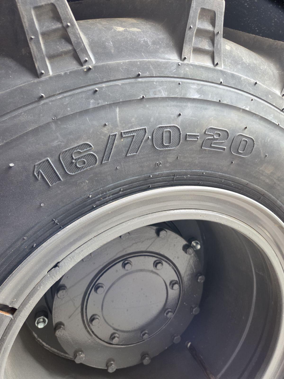Reifen 405/70-20 3