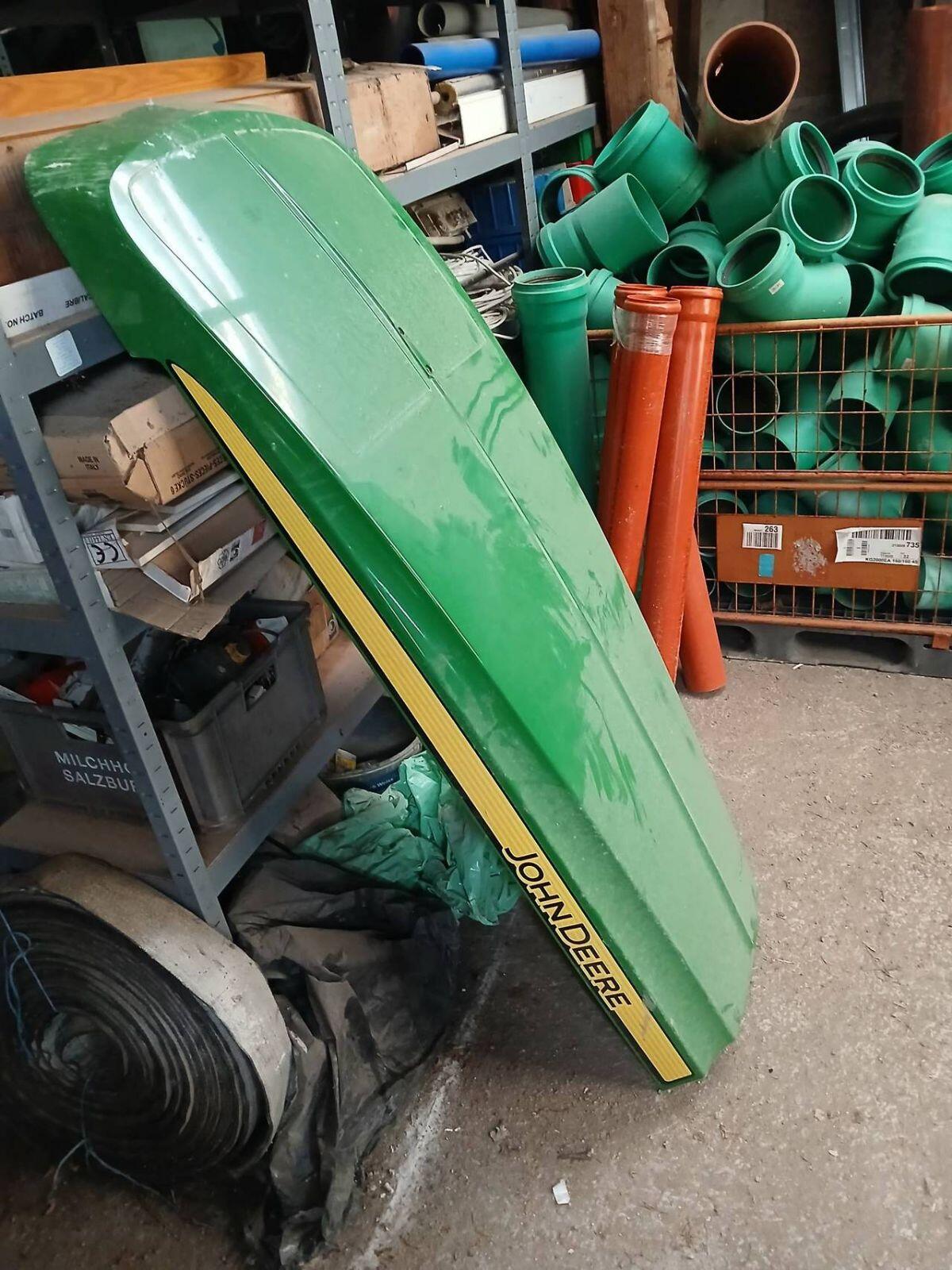 Motorhaube zu John Deere 6130R 1