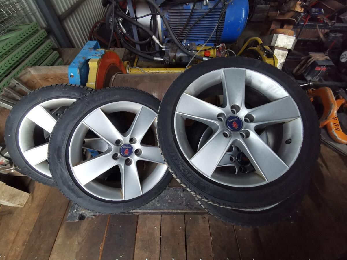 Saab Alufelgen mit Winterreifen 1