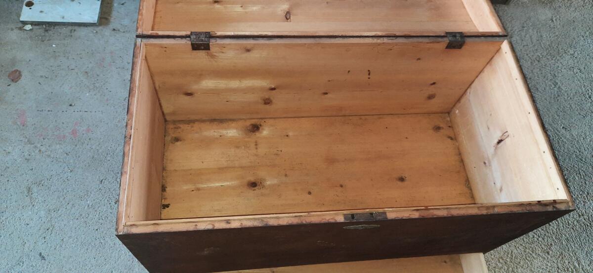 Uralte große Truhe 3