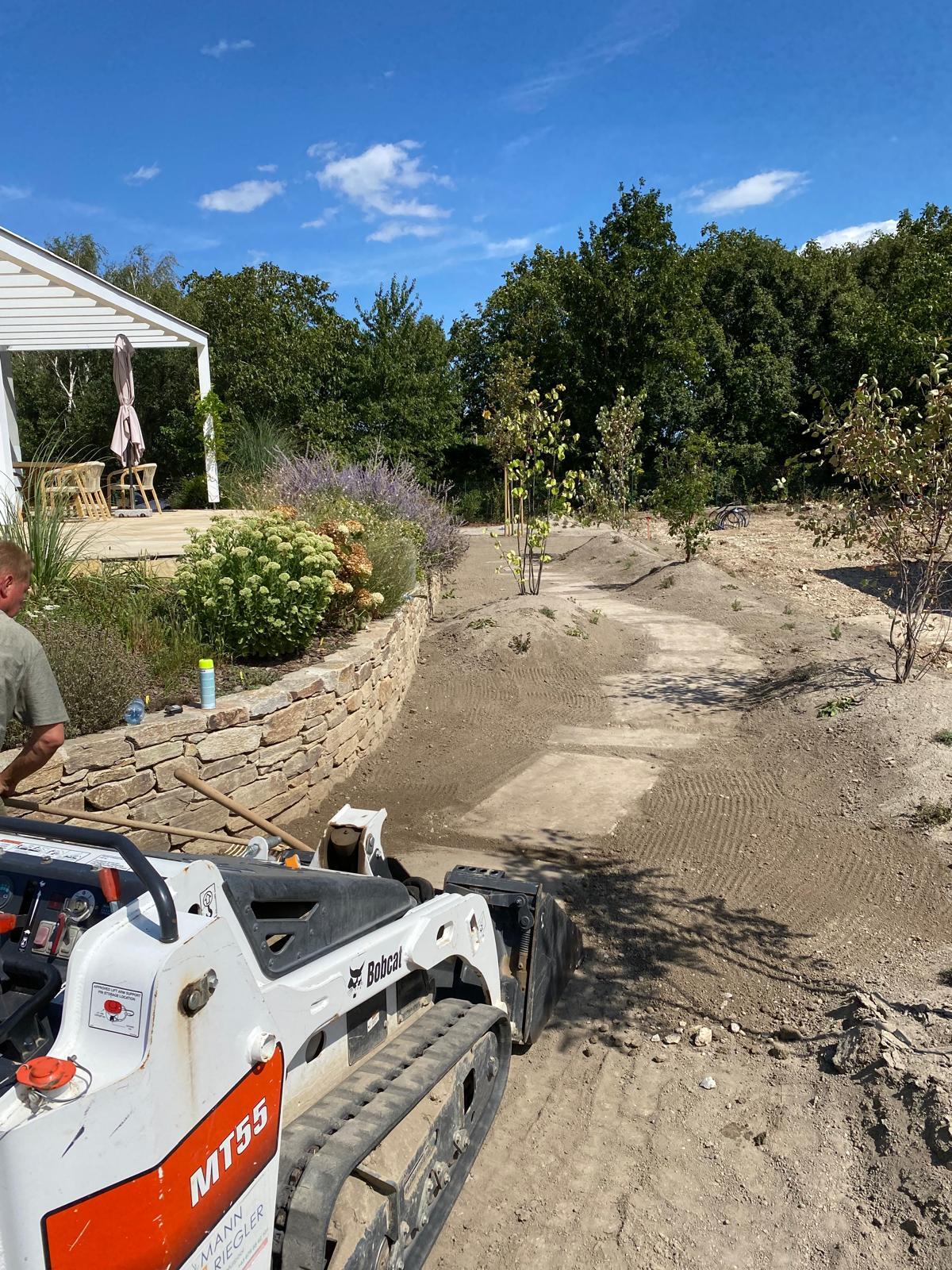 Bobcat MT 55 mit Schaufel 1