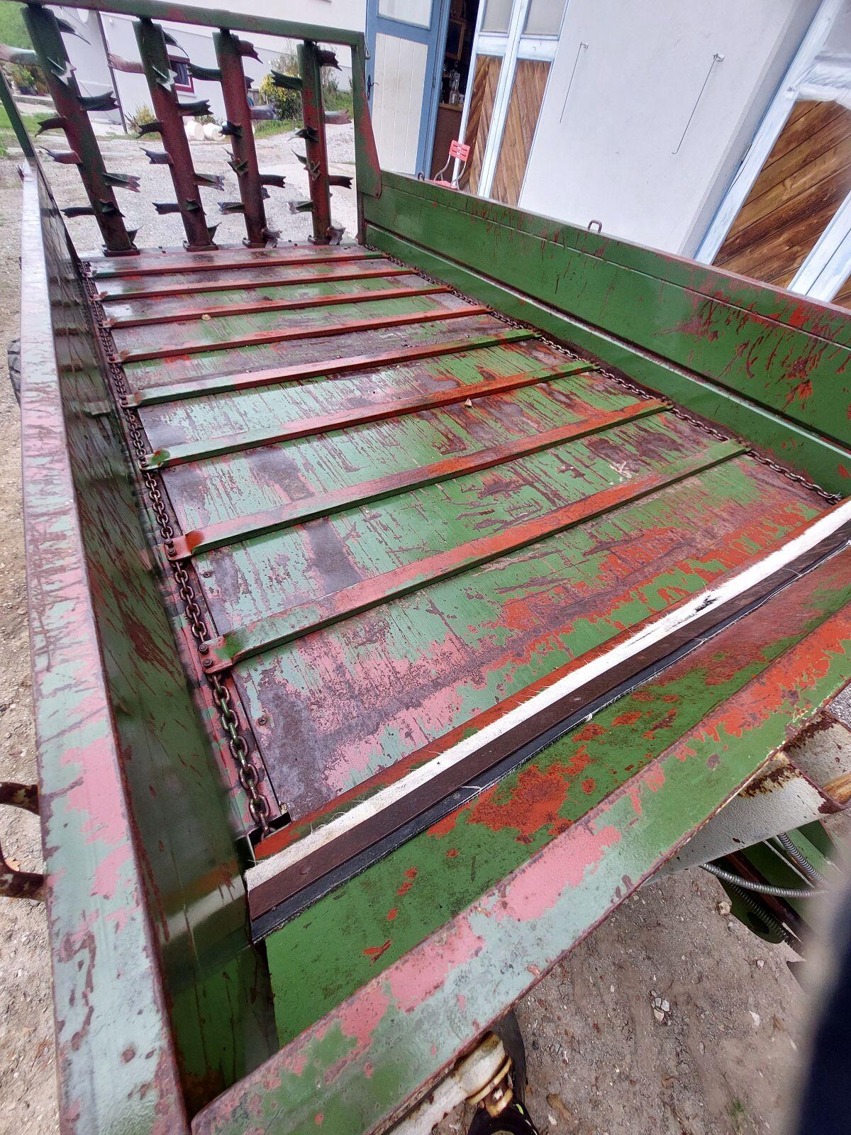 Schicht Bergmiststreuer 3