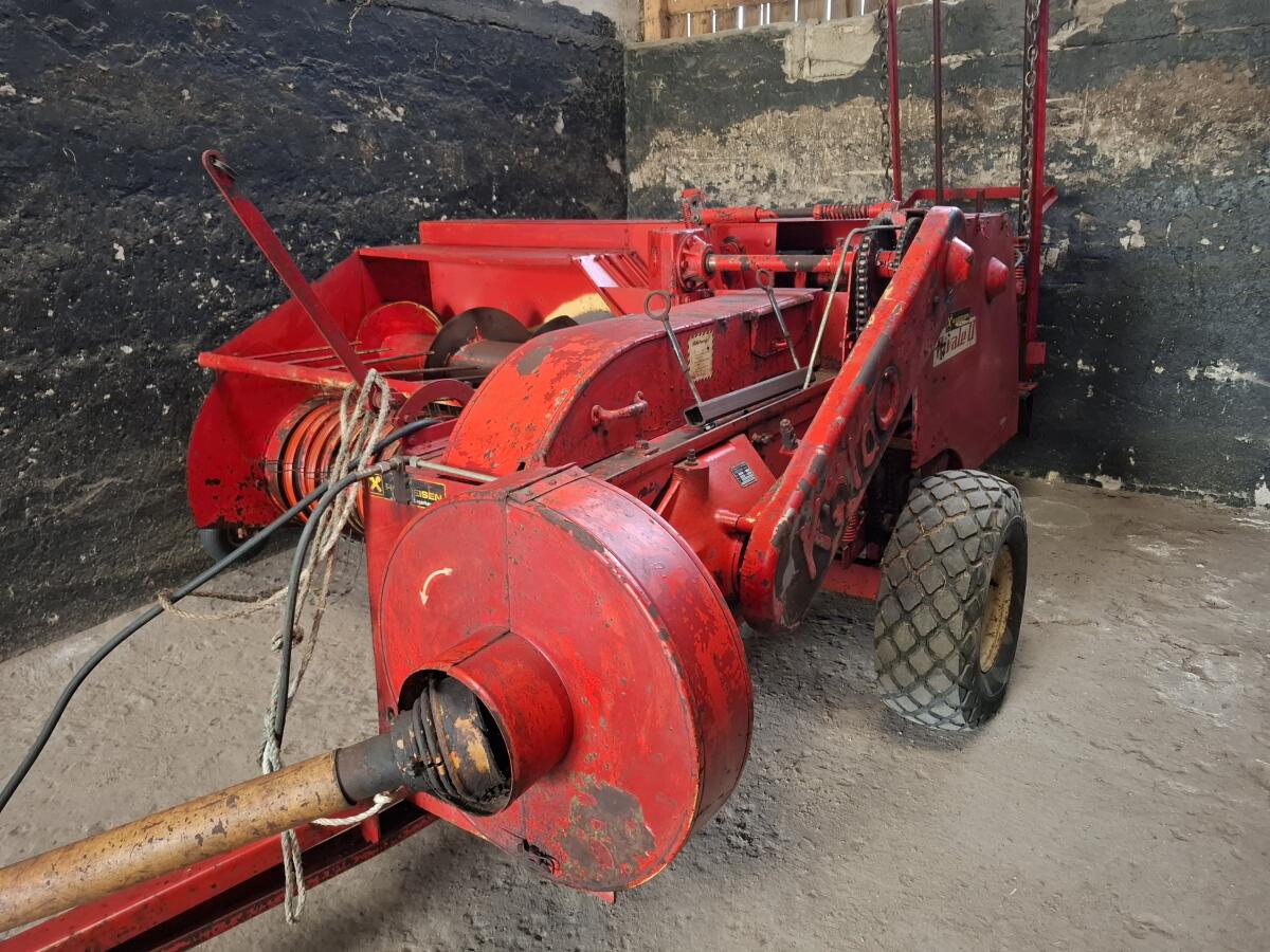 Quaderballenpresse KÖLA Rivale 2 mit Förderbrücke 2