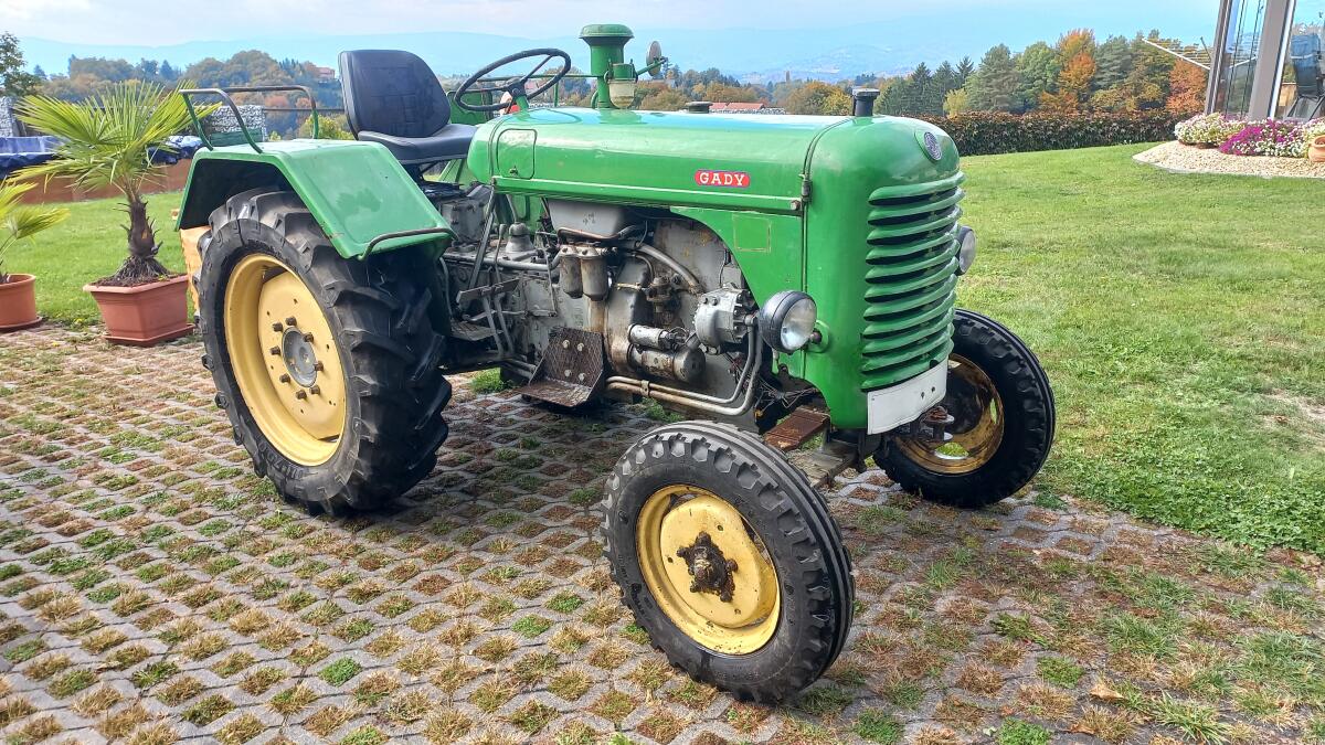 Oldtimer Traktor Steyr N180a 2