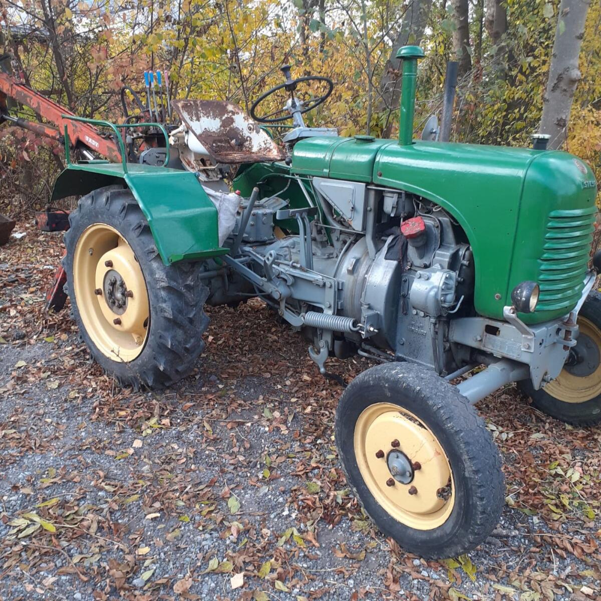 Steyr T80 mit Heckbagger 1