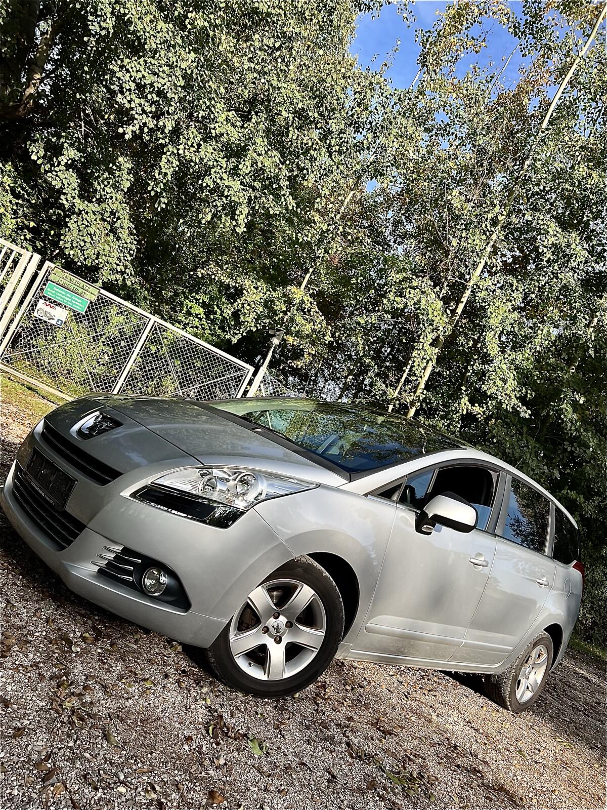 Peugeot 5008 1.6 HDi mit Pickerl 2