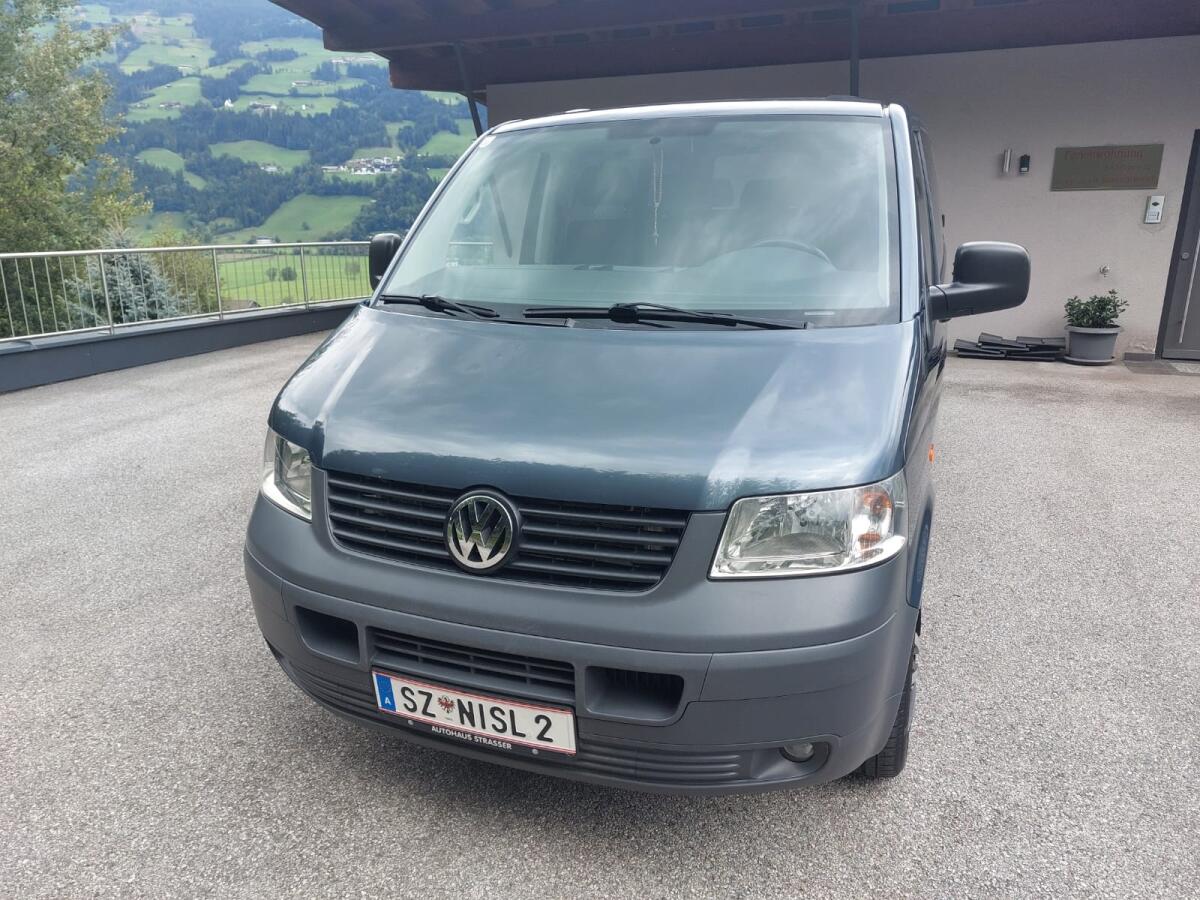 VW Bus Caravelle 2