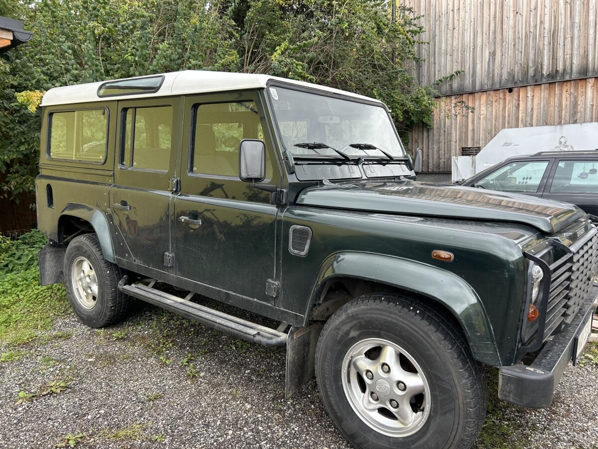 Land Rover Defender 2
