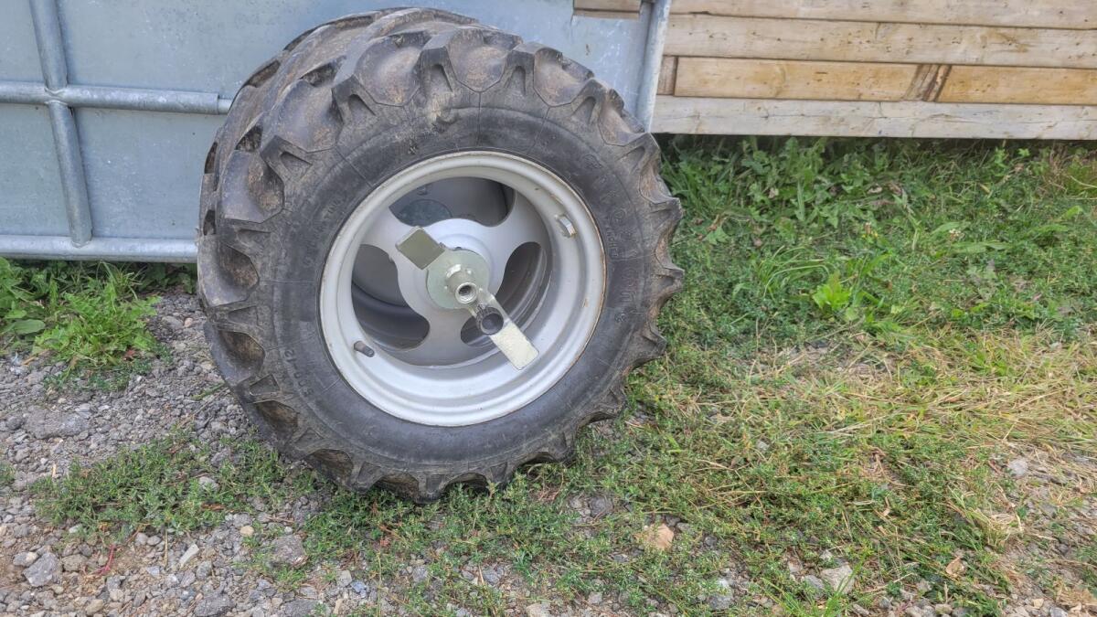 Aebi Motormäherreifen 1