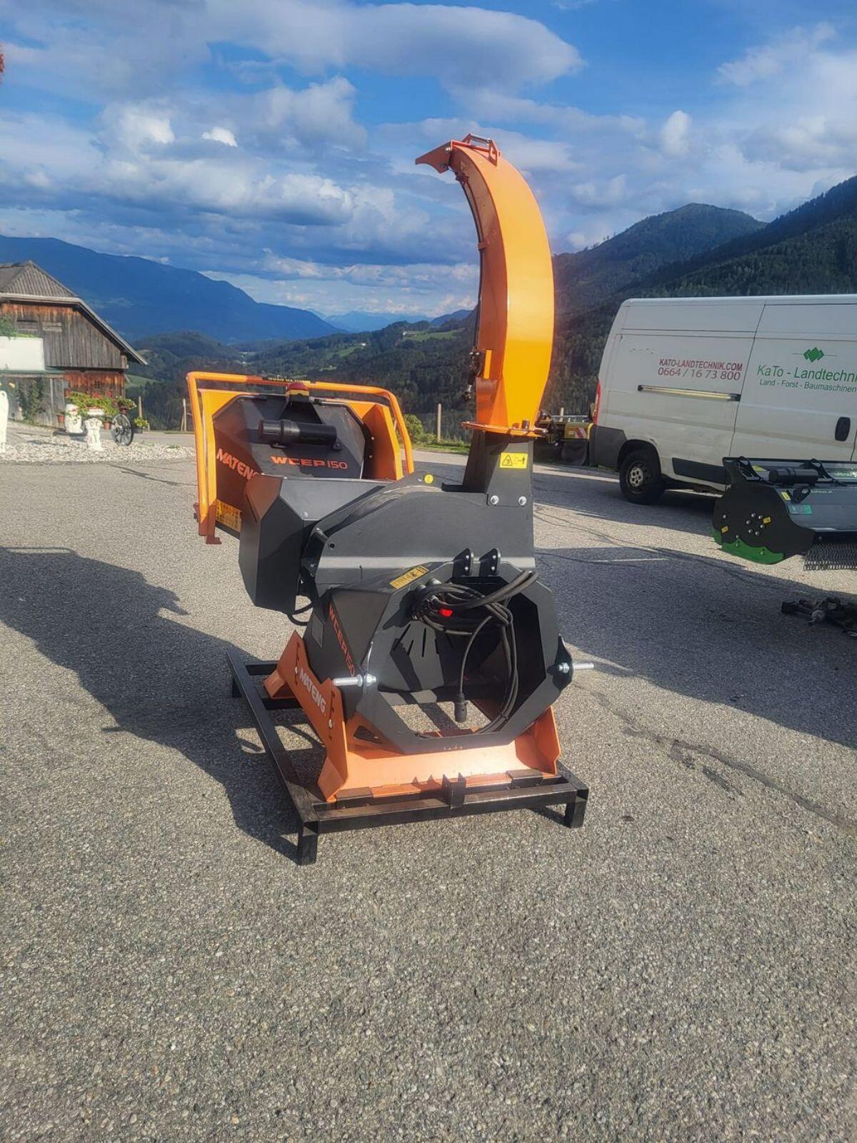 Holzhäcksler mit hydr. Einzug bis 15 cm 2