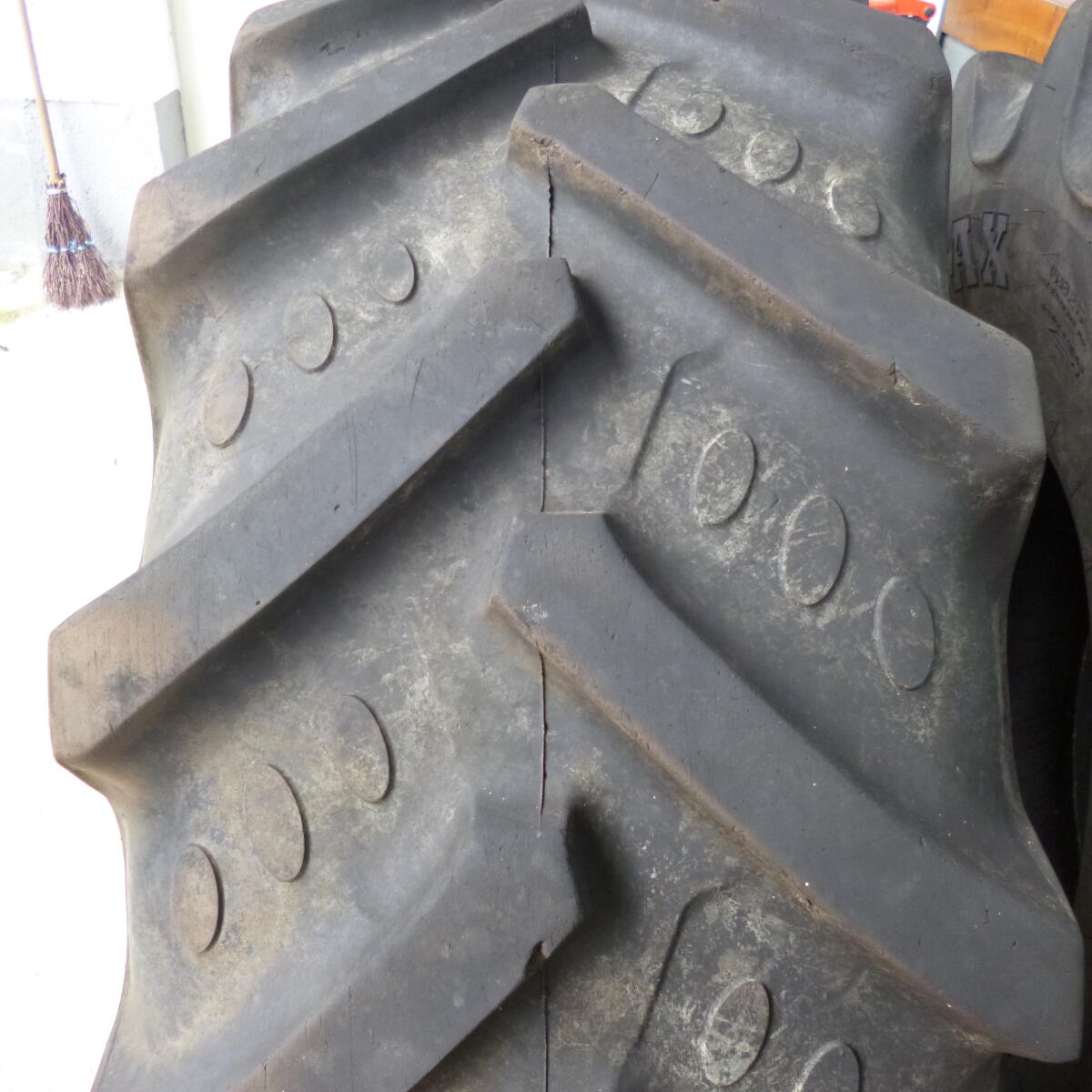 Reifen BKT 420/85R24 2