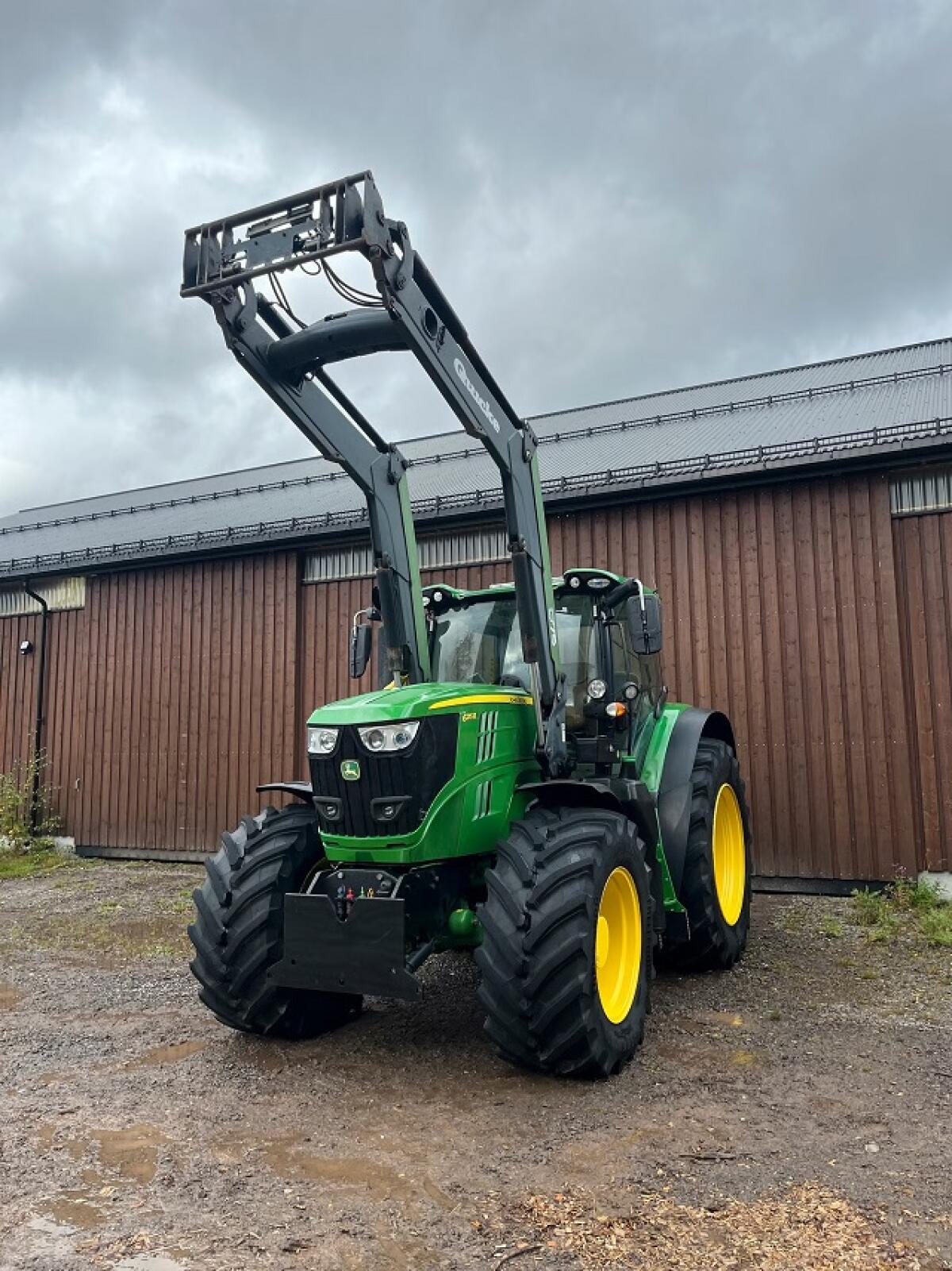 John Deere 6215R 3