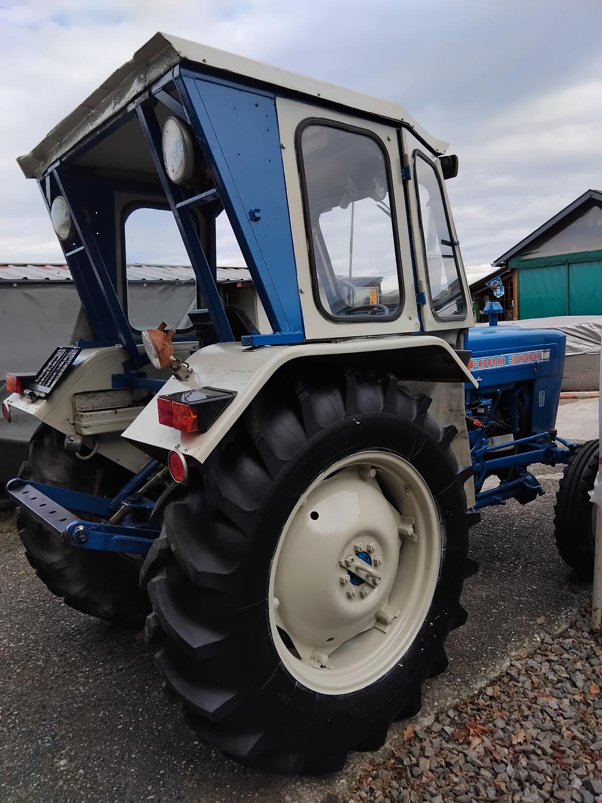 Ford Traktor 3000-8 3