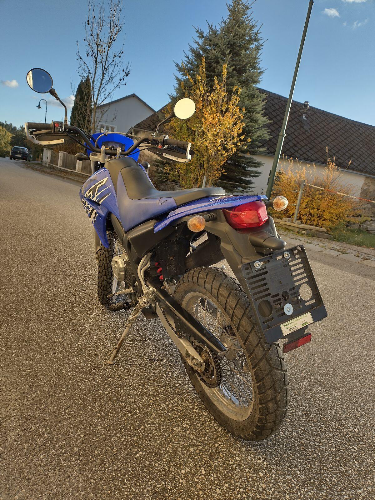 Yamaha XT 125R 2