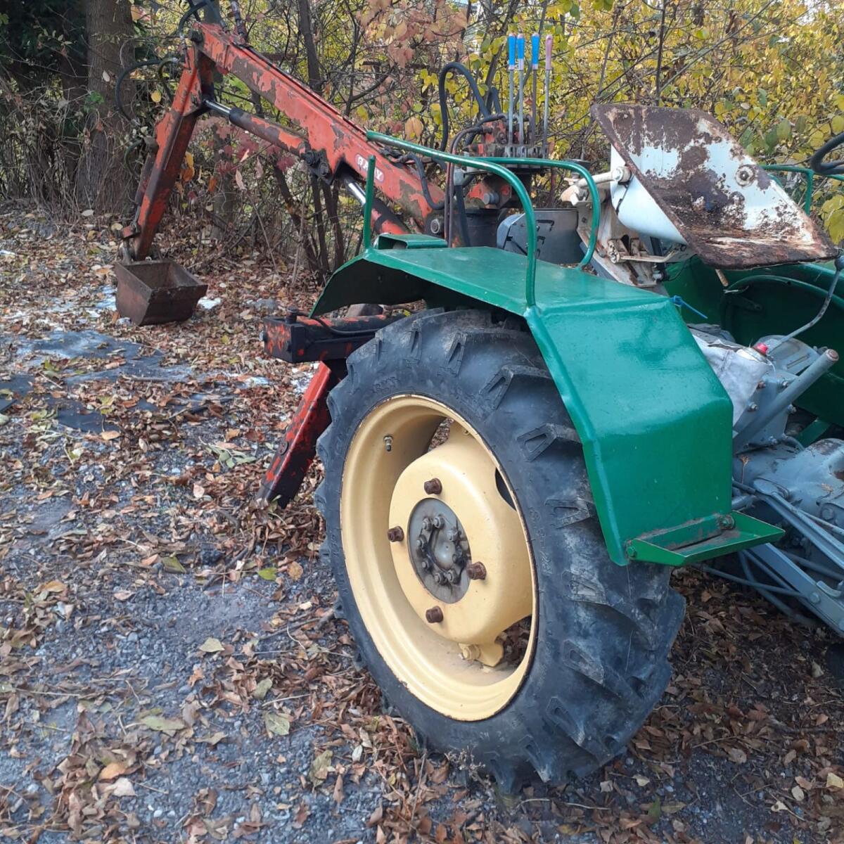 Funktionstüchtiger Heckbagger 1