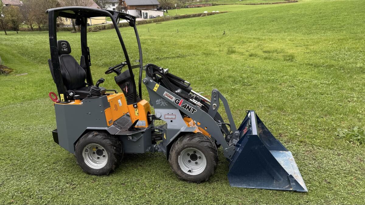 Giant 1200 Kompaktradlader 1