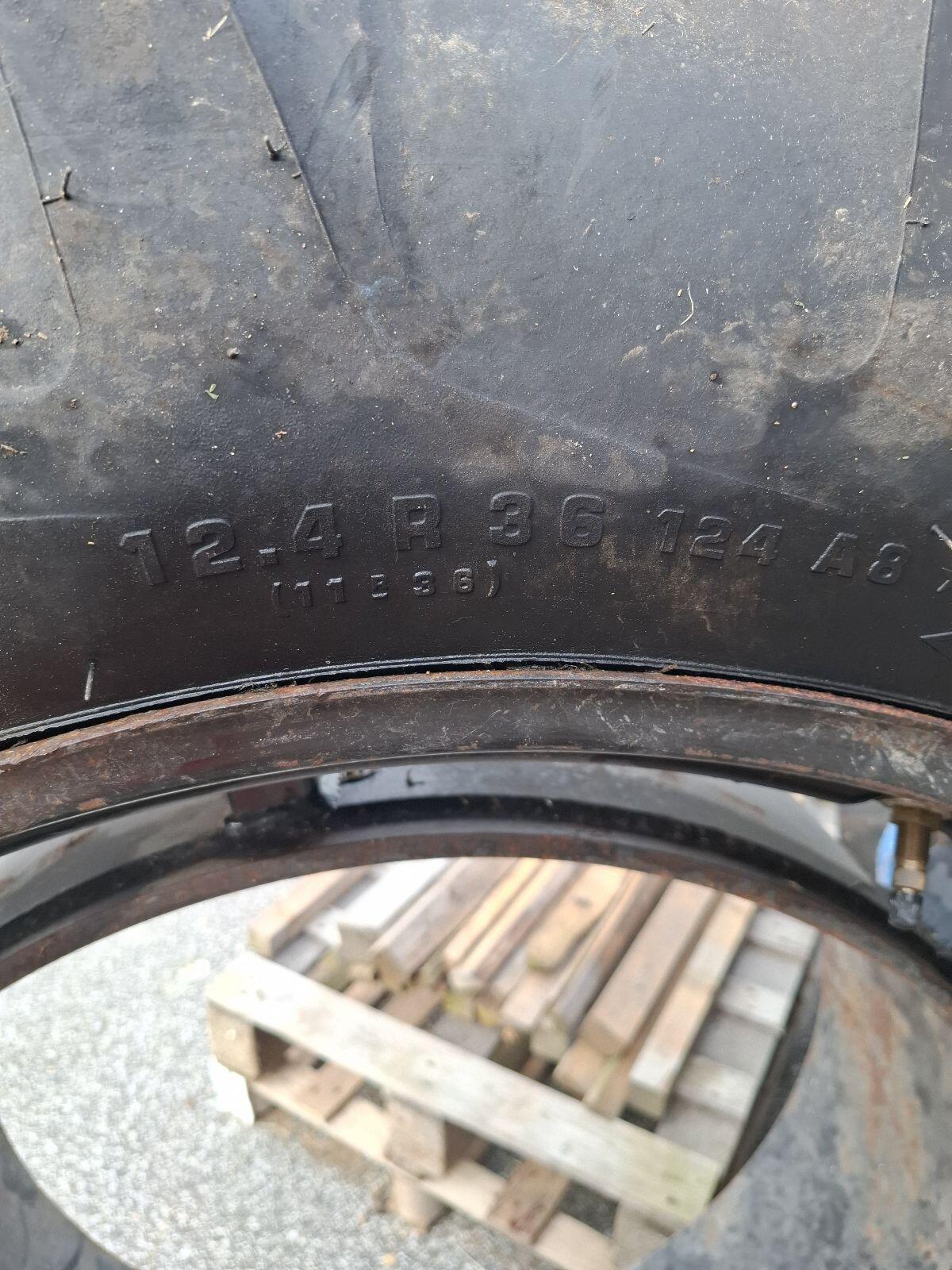 Gebrauchte Zwillingsräder 12.4 R36, 4 Schnellverschlüsse 3