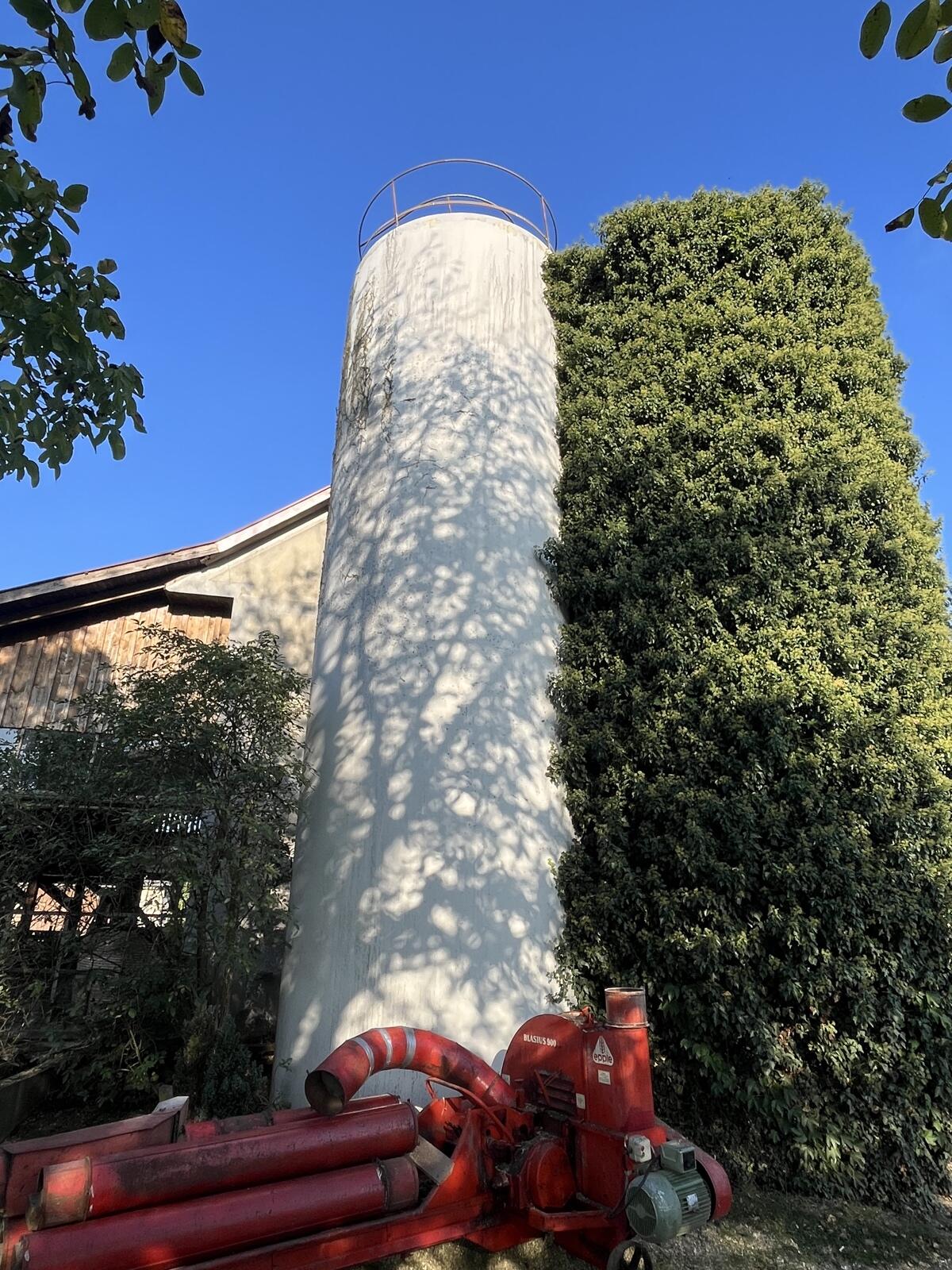 Epple Hochsilo 70m³, Epple Standhäcksler Blasius 900 2