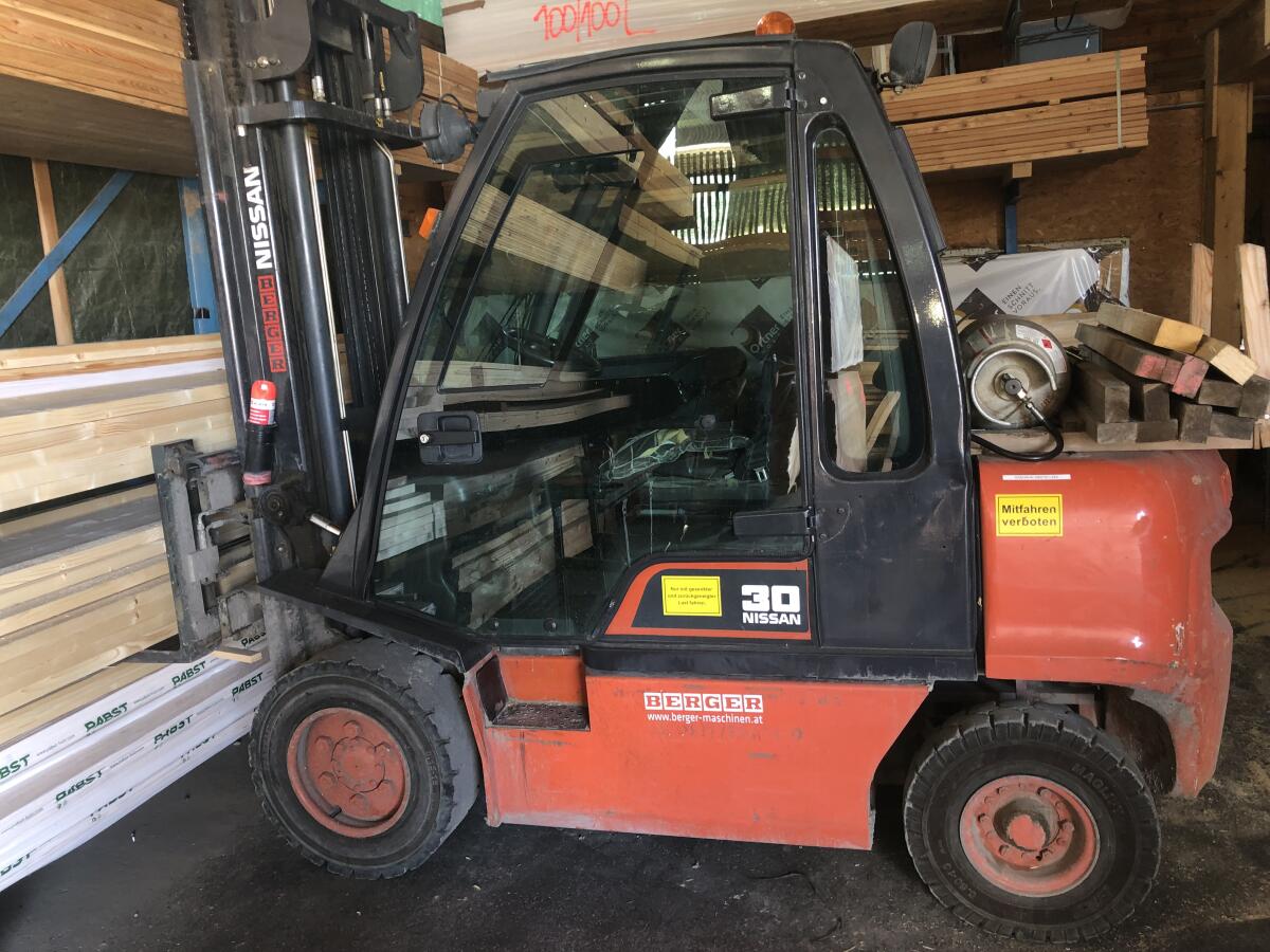 Nissan Gabelstapler Typ 30 3