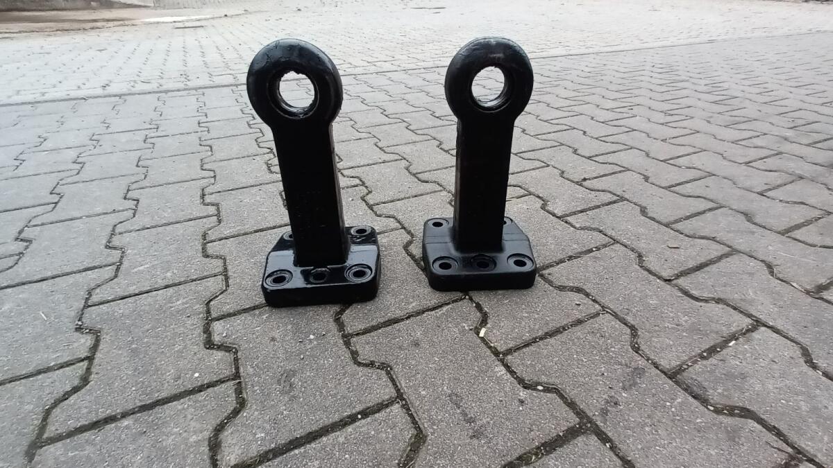 Flanschzugöse 1