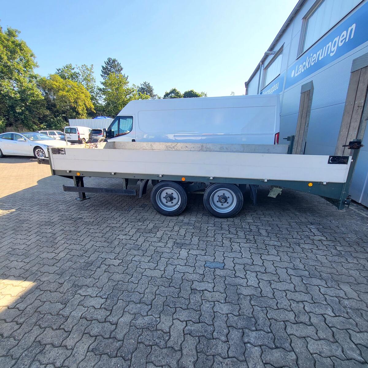 Tieflader m. Rampen, 6,5 t zGG, 4,6 t Ntzl, Druckluft, LED 3