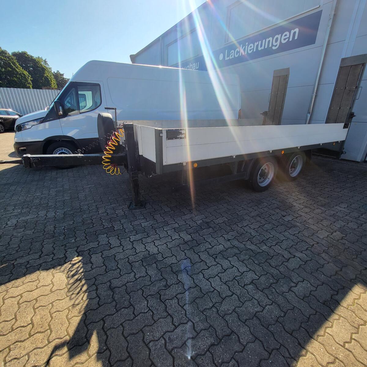 Tieflader m. Rampen, 6,5 t zGG, 4,6 t Ntzl, Druckluft, LED 1