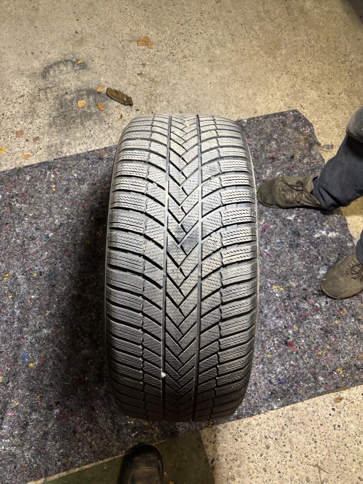 Auto Reifen Bridgestone 1